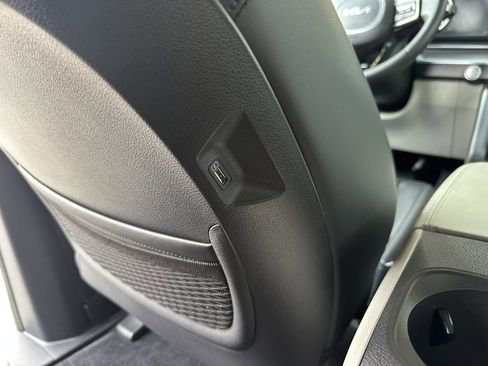 Used 2024 Kia Carnival LX image 36