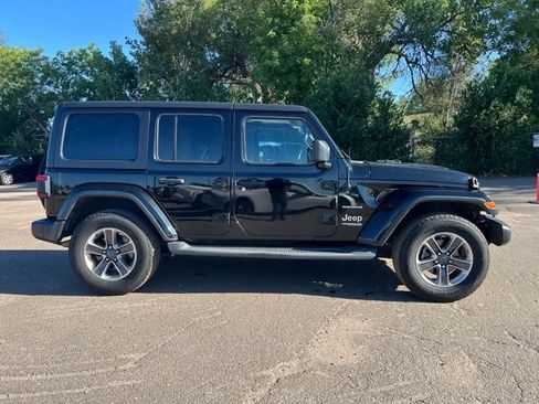 Used 2018 Jeep Wrangler Unlimited Sahara AWD/4WD image 7
