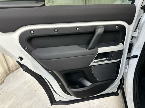 Used 2023 Land Rover Defender 110 SE AWD/4WD image 28