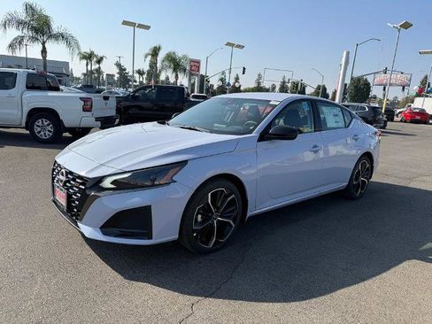 New 2025 Nissan Altima 2.5 SR image 3