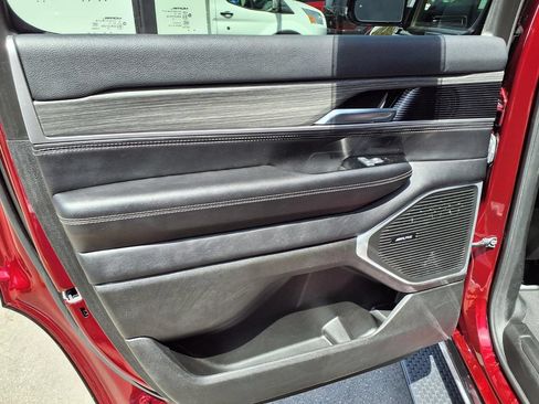 Used 2024 Jeep Wagoneer Series III AWD/4WD image 7