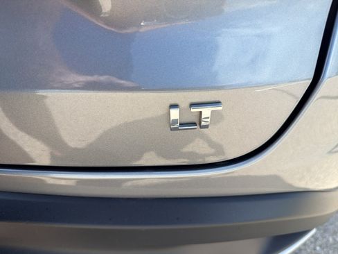 Used 2025 Chevrolet Trax LT FWD image 9