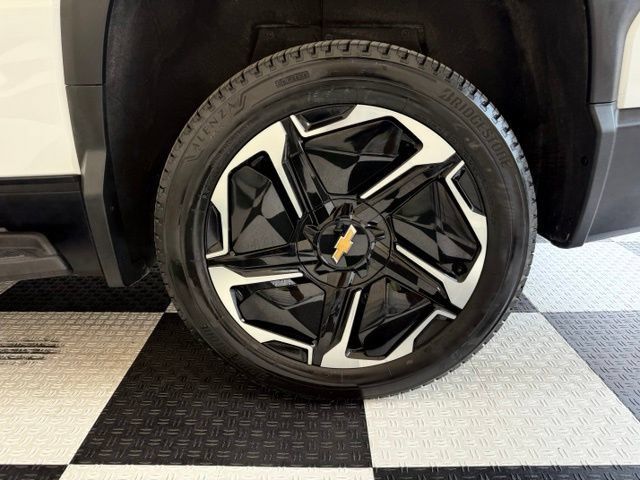 Used 2026 Chevrolet Silverado EV LT AWD/4WD image 12