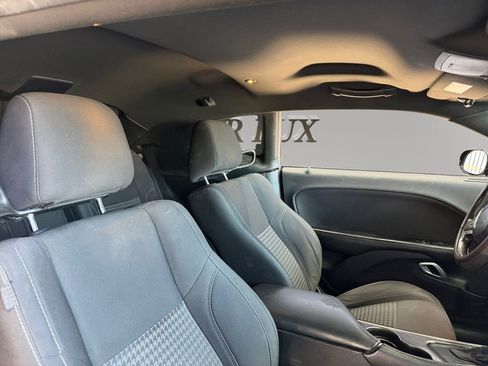 Used 2016 Dodge Challenger SXT RWD image 15