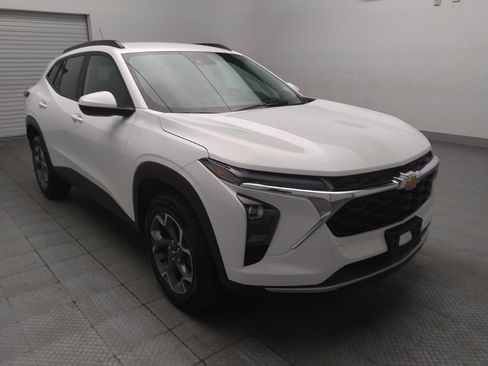 Used 2024 Chevrolet Trax LT w/ Driver Confidence Package FWD image 13