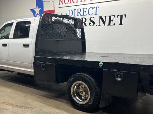 Used 2022 RAM 3500 Tradesman w/ Chrome Appearance Group AWD/4WD image 9