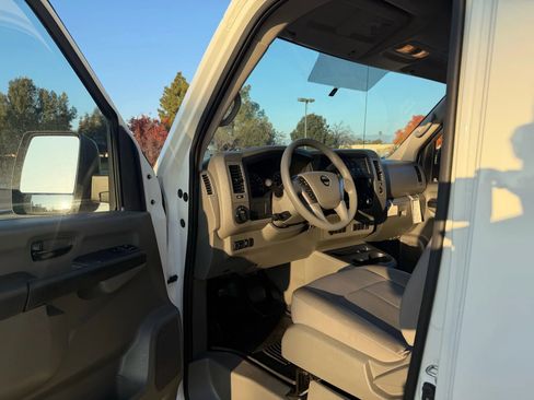 Used 2021 Nissan NV 2500 S image 7
