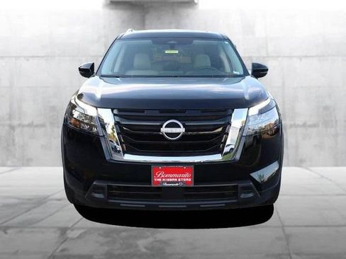 Certified 2025 Nissan Pathfinder SV w/ SV Premium Package AWD/4WD image 4