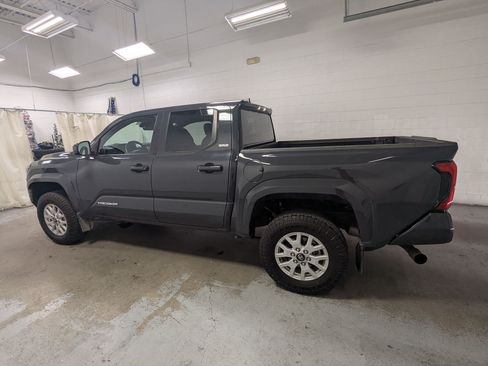 Used 2024 Toyota Tacoma SR5 AWD/4WD image 10