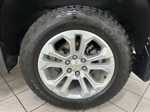 Certified 2024 Chevrolet Silverado 1500 LTZ w/ Technology Package image 19