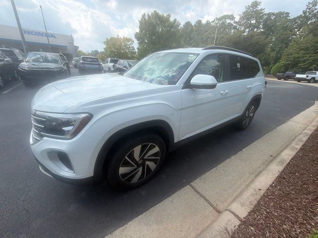 Used 2025 Volkswagen Atlas SE FWD image 4