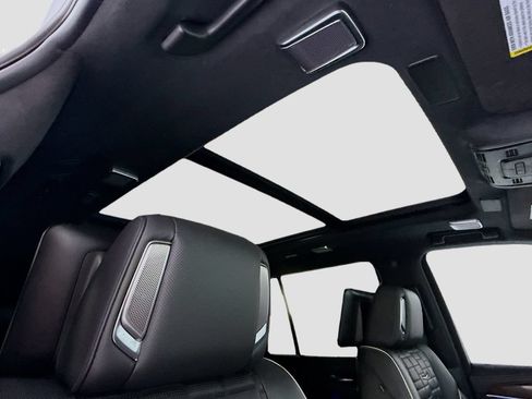 Used 2021 Cadillac Escalade Sport Platinum w/ LPO, ONYX Package AWD/4WD image 18