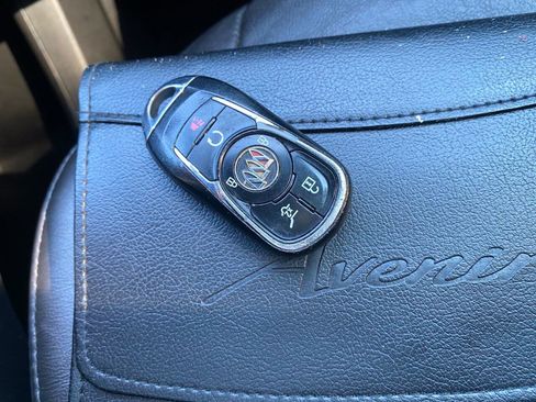 Used 2020 Buick Enclave Avenir w/ Avenir Technology Package AWD/4WD image 23