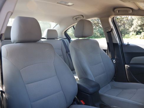 Used 2016 Chevrolet Cruze LT image 16