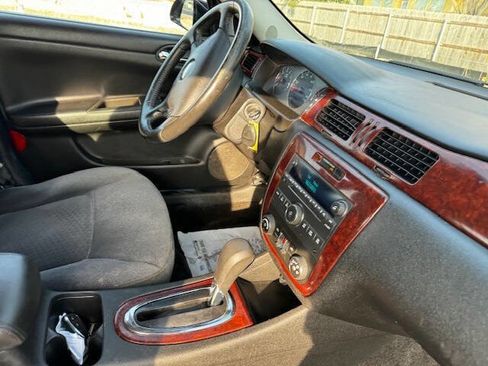 Used 2010 Chevrolet Impala LT image 27