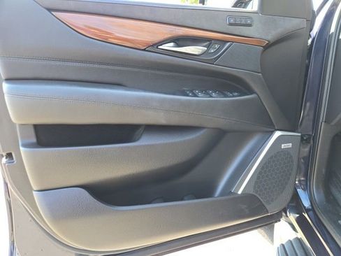 Used 2020 Cadillac Escalade ESV Luxury image 3