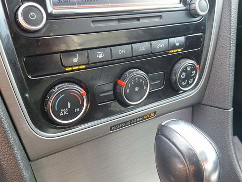 Used 2014 Volkswagen Passat 1.8T SE image 16