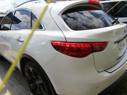 Used 2017 INFINITI QX70 AWD w/ Premium Package image 3