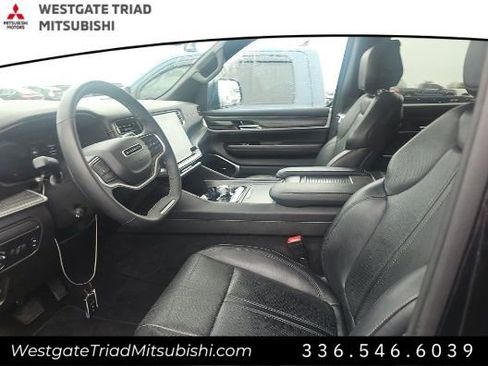 Used 2023 Jeep Wagoneer L Series II image 9