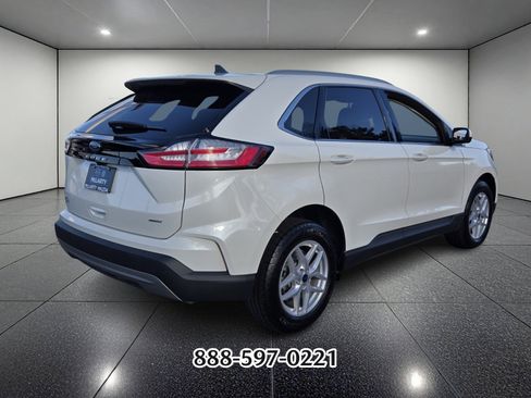 Used 2024 Ford Edge SEL w/ Convenience Package image 3