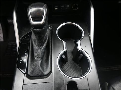 Used 2022 Toyota Highlander XLE image 4