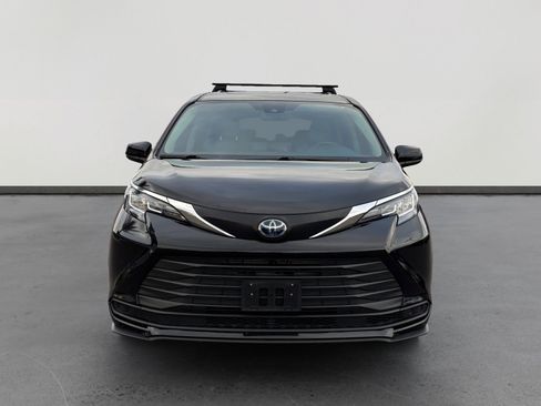 Used 2023 Toyota Sienna LE w/ LE Plus Package AWD/4WD image 8