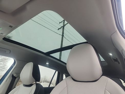 Used 2025 Volkswagen Tiguan SE image 26