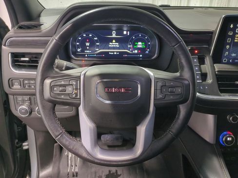 Used 2023 GMC Yukon SLT w/ SLT Luxury Package image 22