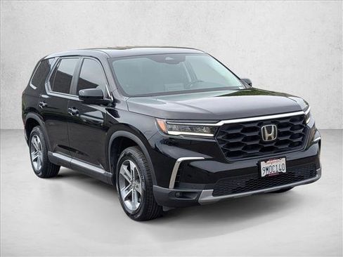 Used 2025 Honda Pilot EX-L image 3