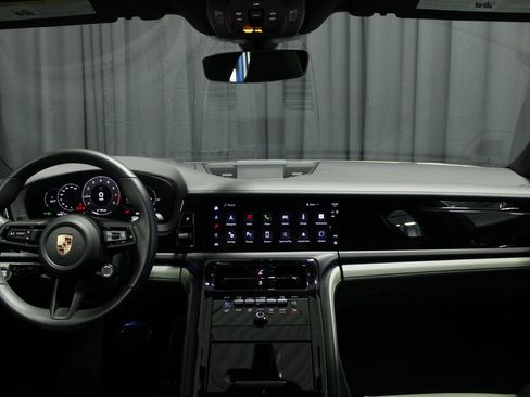 Used 2025 Porsche Panamera 4 image 4
