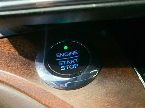 Used 2021 Ford Explorer King Ranch w/ Premium Technology Package image 28