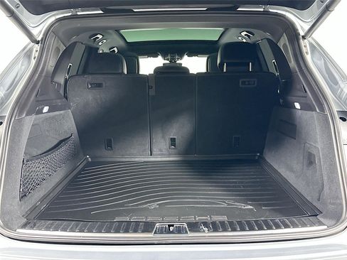 Certified 2023 Porsche Cayenne AWD/4WD image 36