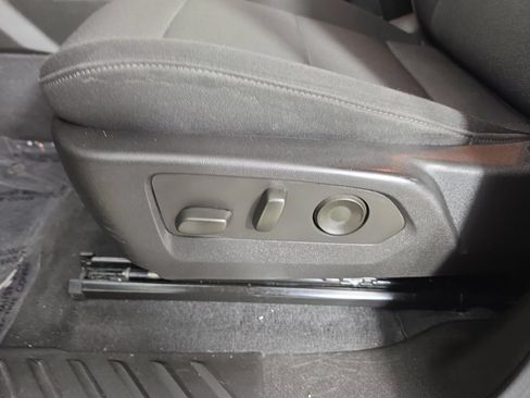Used 2024 Chevrolet Colorado Trail Boss w/ Technology Package AWD/4WD image 14