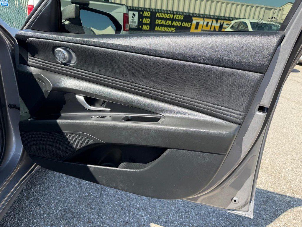 Used 2023 Hyundai Elantra SEL w/ Convenience Package FWD image 19