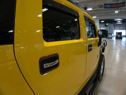 Used 2003 HUMMER H2 w/ Preferred Equipment Group image 25