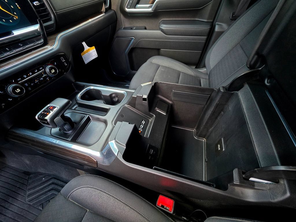 Used 2025 Chevrolet Silverado 1500 LT AWD/4WD image 48