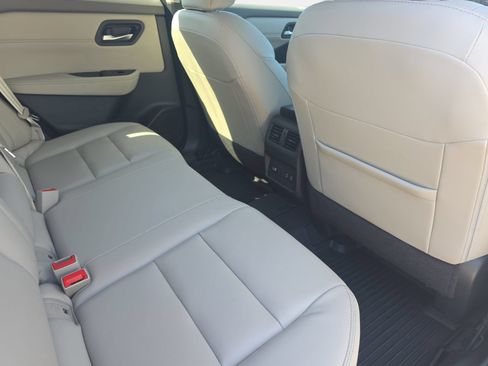 Used 2024 Nissan Rogue SL w/ SL Premium Package FWD image 11