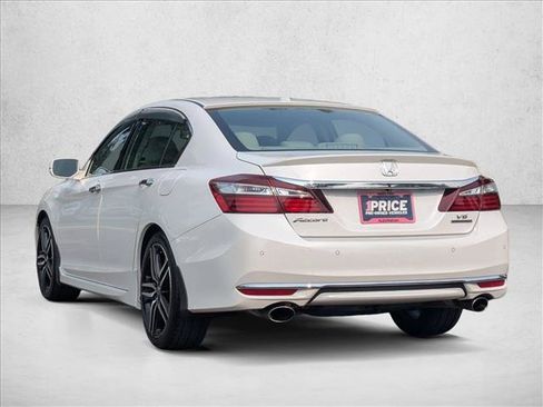 Used 2016 Honda Accord Touring image 8