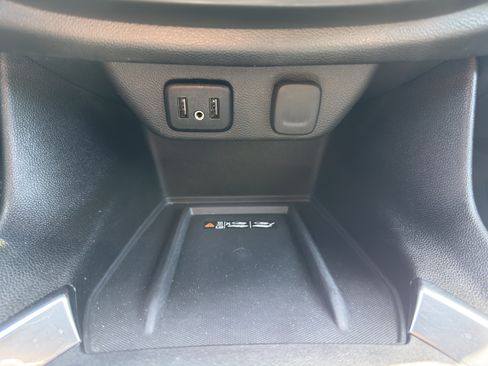 Used 2023 Chevrolet Traverse LT FWD image 36
