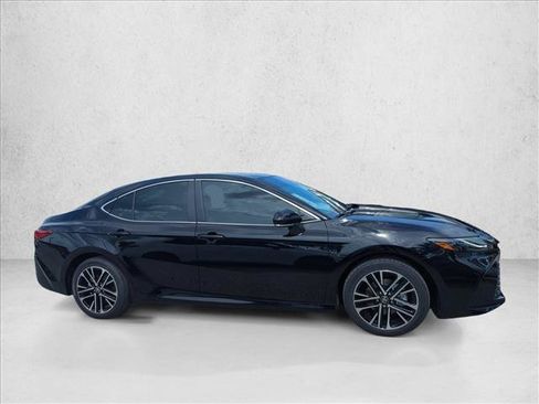 Used 2026 Toyota Camry XLE FWD image 4