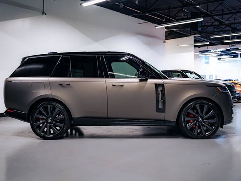 Used 2024 Land Rover Range Rover SV AWD/4WD image 9