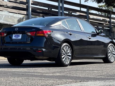 Used 2024 Nissan Altima 2.5 SV FWD image 5