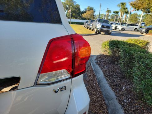 Used 2013 Toyota Land Cruiser image 17