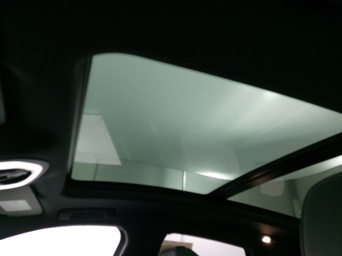 Certified 2025 Porsche Macan image 32