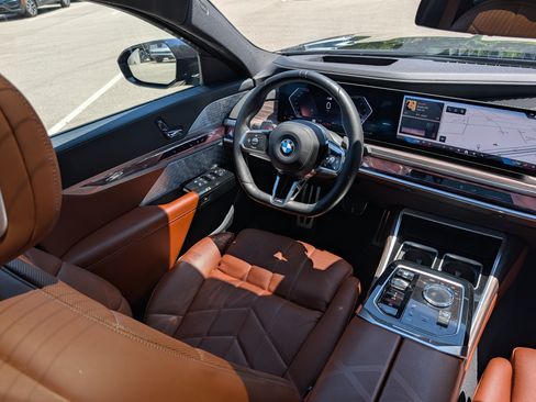 Used 2023 BMW 760i xDrive w/ Luxury Rear Seating Package AWD/4WD image 9