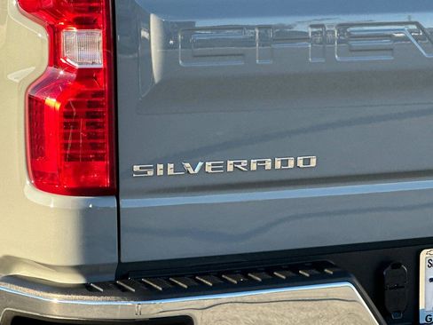 Used 2024 Chevrolet Silverado 1500 LT image 36