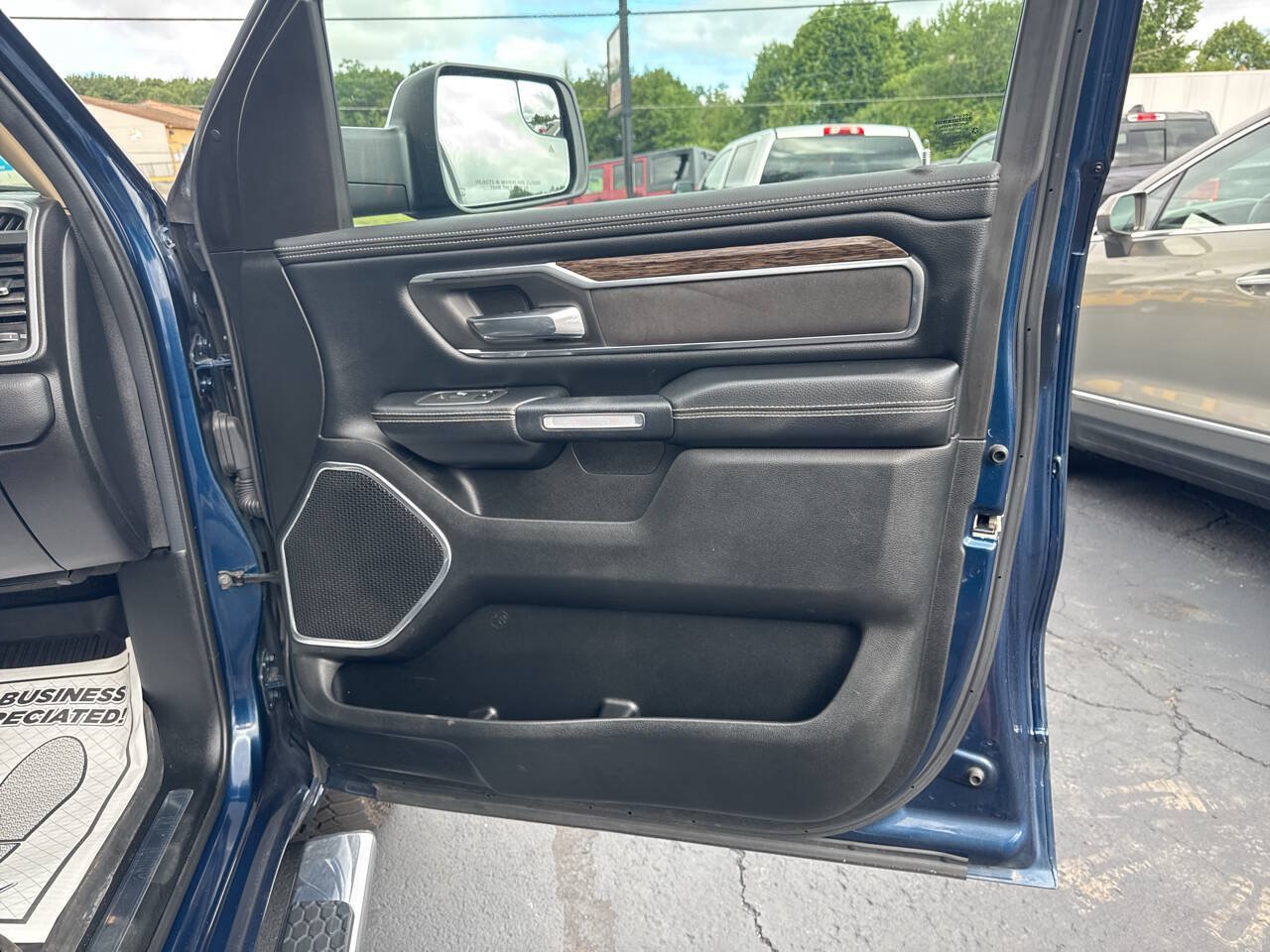 Used 2019 RAM 1500 Laramie AWD/4WD image 27