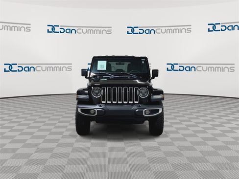 Used 2019 Jeep Wrangler Unlimited Sahara image 3
