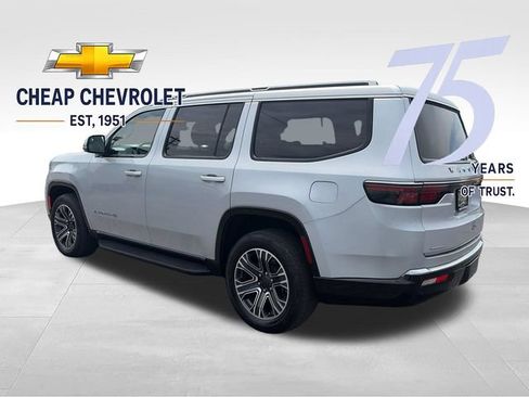 Used 2022 Jeep Wagoneer Series III AWD/4WD image 3