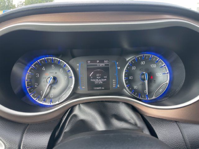 Used 2017 Chrysler Pacifica Touring w/ Tire & Wheel Group FWD image 9